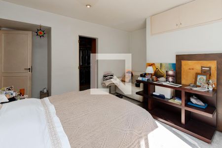 Casa à venda com 600m², 4 quartos e 3 vagasSuíte 1