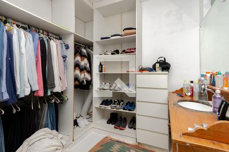 Casa à venda com 600m², 4 quartos e 3 vagasEdícula - Closet