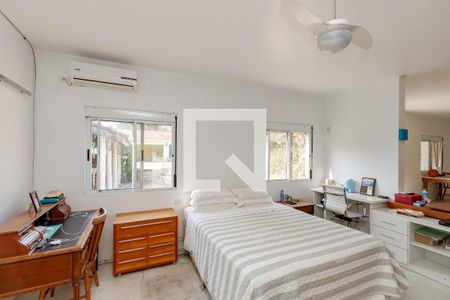 Casa à venda com 600m², 4 quartos e 3 vagasEdícula - Quarto