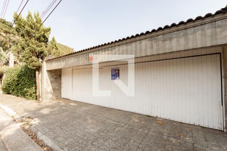 Casa à venda com 600m², 4 quartos e 3 vagasFachada