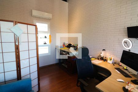 Casa à venda com 328m², 3 quartos e 2 vagasEscritório