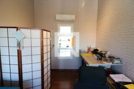 Casa à venda com 328m², 3 quartos e 2 vagasEscritório