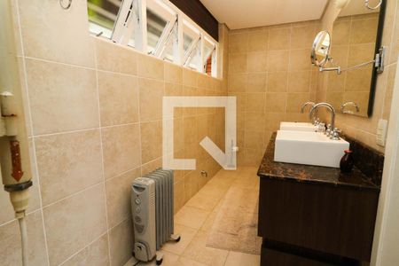 Casa à venda com 328m², 3 quartos e 2 vagasBanheiro da Suíte