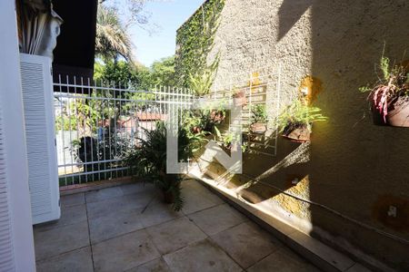 Casa à venda com 328m², 3 quartos e 2 vagasSacada Quarto 1