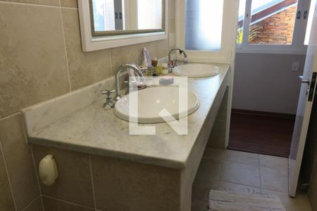 Casa à venda com 328m², 3 quartos e 2 vagasBanheiro 2