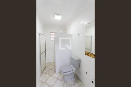 Casa para alugar com 100m², 2 quartos e 2 vagas Casa para alugar com 100m², 2 quartos e 2 vagasBanheiro