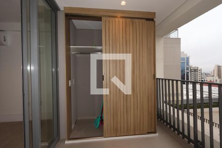 Varanda - detalhe lavanderia de apartamento para alugar com 2 quartos, 86m² em Vila Mariana, São Paulo