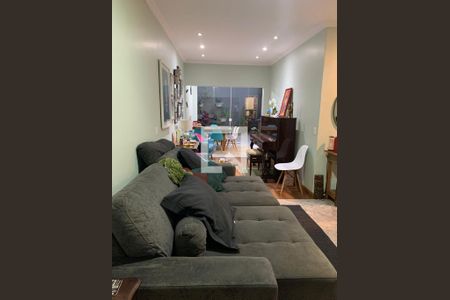 Casa à venda com 180m², 3 quartos e 2 vagas Casa à venda com 180m², 3 quartos e 2 vagasSala