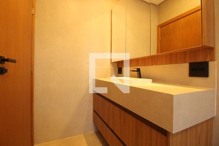 Casa de condomínio à venda com 494m², 4 quartos e 6 vagasBanheiro 2