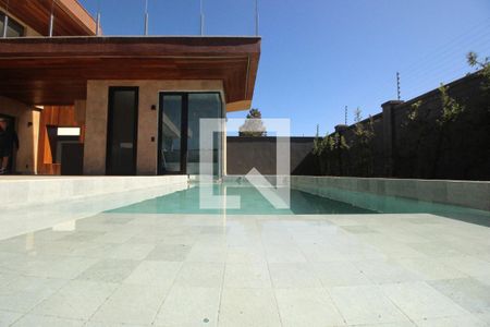 Casa de condomínio à venda com 494m², 4 quartos e 6 vagasPiscina