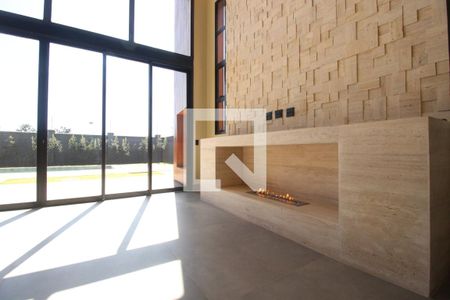 Casa de condomínio à venda com 494m², 4 quartos e 6 vagasSala-lareira