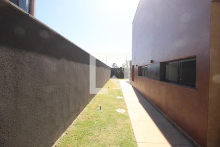 Casa de condomínio à venda com 494m², 4 quartos e 6 vagasLateral da casa