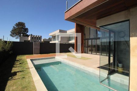 Casa de condomínio à venda com 494m², 4 quartos e 6 vagasPiscina