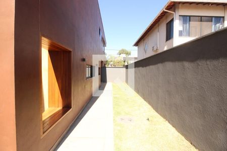 Casa de condomínio à venda com 494m², 4 quartos e 6 vagasLateral da casa