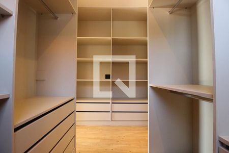 Casa de condomínio à venda com 494m², 4 quartos e 6 vagasCloset Quarto 4