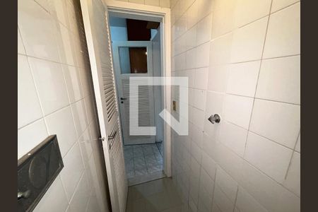 Apartamento à venda com 130m², 2 quartos e 2 vagasBanheiro de serviço