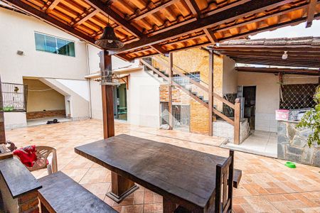 Casa à venda com 360m², 7 quartos e 4 vagasQuintal e Casa 2