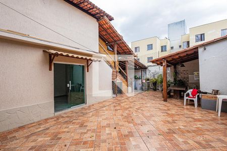 Casa à venda com 360m², 7 quartos e 4 vagasQuintal e Casa 2