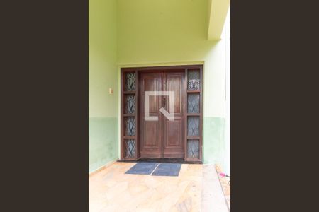 Casa à venda com 200m², 5 quartos e 4 vagas Casa à venda com 200m², 5 quartos e 4 vagasCasa 2- Fachada