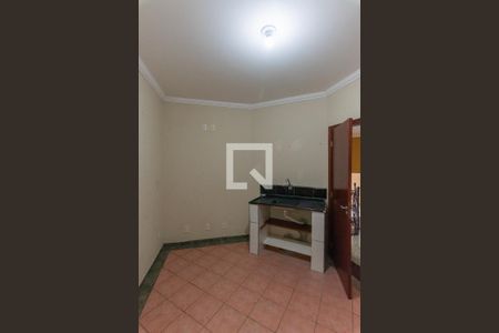 Casa à venda com 200m², 5 quartos e 4 vagas Casa à venda com 200m², 5 quartos e 4 vagasCasa 2- Banheiro