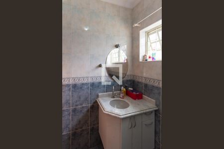 Casa à venda com 200m², 5 quartos e 4 vagas Casa à venda com 200m², 5 quartos e 4 vagasBanheiro