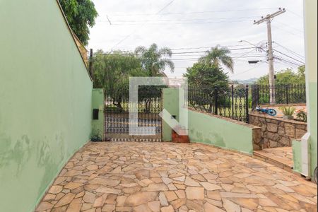 Casa à venda com 200m², 5 quartos e 4 vagas Casa à venda com 200m², 5 quartos e 4 vagasGaragem