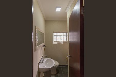 Casa à venda com 200m², 5 quartos e 4 vagas Casa à venda com 200m², 5 quartos e 4 vagasCasa 2- Banheiro