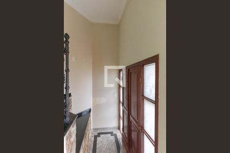 Casa à venda com 200m², 5 quartos e 4 vagas Casa à venda com 200m², 5 quartos e 4 vagasCasa 2- Sala