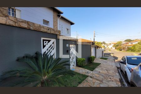 Casa à venda com 350m², 4 quartos e 5 vagasFachada