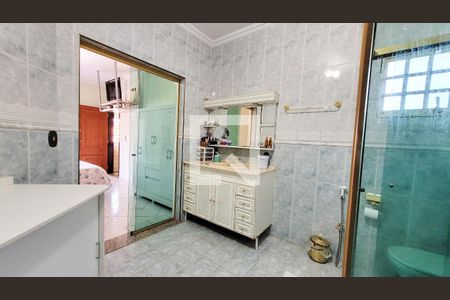 Casa à venda com 350m², 4 quartos e 5 vagasBanheiro da Suíte