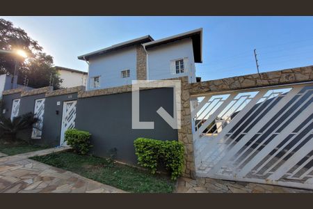 Casa à venda com 350m², 4 quartos e 5 vagasFachada