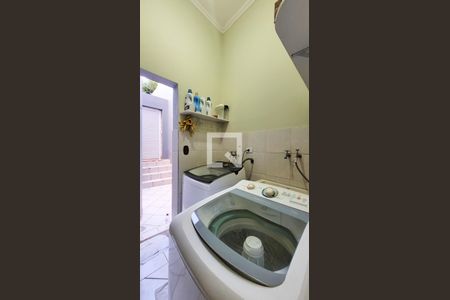 Casa à venda com 350m², 4 quartos e 5 vagasLavanderia