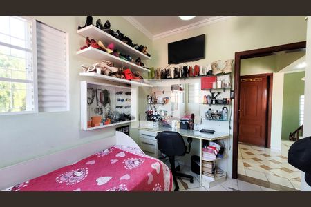 Casa à venda com 350m², 4 quartos e 5 vagasQuarto 2