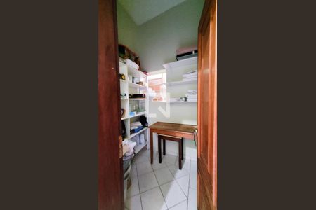 Casa à venda com 350m², 4 quartos e 5 vagasDespensa