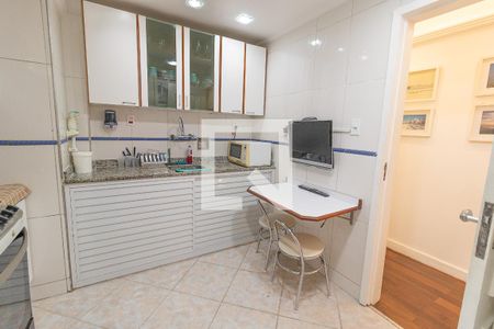 Apartamento à venda com 120m², 4 quartos e 2 vagas Apartamento à venda com 120m², 4 quartos e 2 vagasCozinha