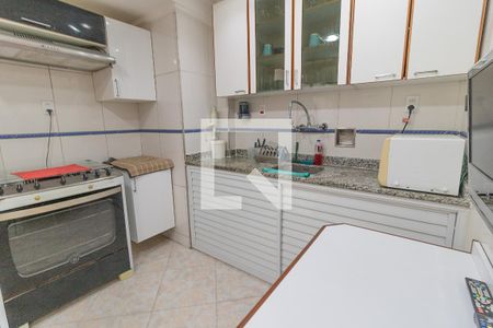 Apartamento à venda com 120m², 4 quartos e 2 vagas Apartamento à venda com 120m², 4 quartos e 2 vagasCozinha