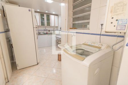 Apartamento à venda com 120m², 4 quartos e 2 vagas Apartamento à venda com 120m², 4 quartos e 2 vagasÁrea de Serviço