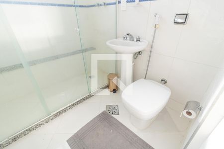 Apartamento à venda com 120m², 4 quartos e 2 vagas Apartamento à venda com 120m², 4 quartos e 2 vagasBanheiro da Suíte
