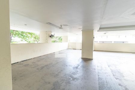 Apartamento à venda com 120m², 4 quartos e 2 vagas Apartamento à venda com 120m², 4 quartos e 2 vagasÁrea comum - Salão de festas