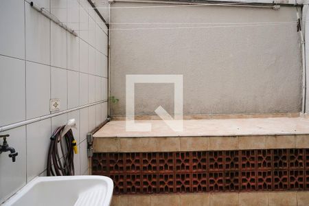 Apartamento para alugar com 123m², 3 quartos e 1 vagaÁrea de serviço e varanda