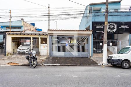 Casa à venda com 120m², 2 quartos e 2 vagas Casa à venda com 120m², 2 quartos e 2 vagasFachada