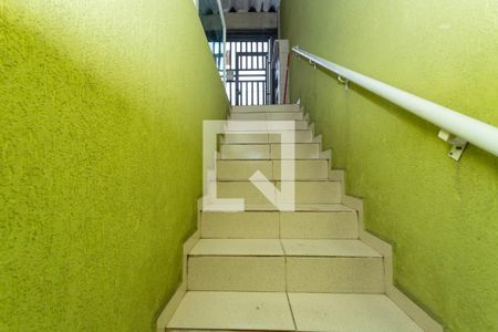 Casa à venda com 120m², 2 quartos e 2 vagas Casa à venda com 120m², 2 quartos e 2 vagasEscada entrada