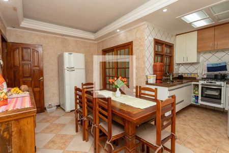 Casa à venda com 120m², 2 quartos e 2 vagas Casa à venda com 120m², 2 quartos e 2 vagasCozinha