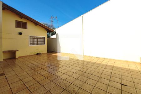 Casa à venda com 300m², 4 quartos e 2 vagas Casa à venda com 300m², 4 quartos e 2 vagasQuintal - Fundos