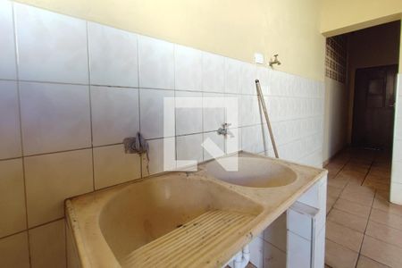 Casa à venda com 300m², 4 quartos e 2 vagas Casa à venda com 300m², 4 quartos e 2 vagasÁrea de Serviço