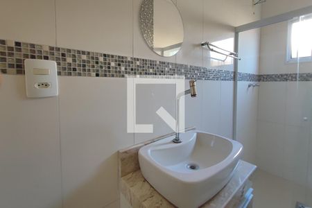 Casa à venda com 300m², 4 quartos e 2 vagas Casa à venda com 300m², 4 quartos e 2 vagasBanheiro