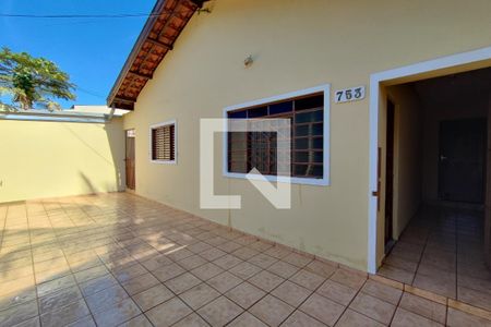 Casa à venda com 300m², 4 quartos e 2 vagas Casa à venda com 300m², 4 quartos e 2 vagasQuintal - Garagem
