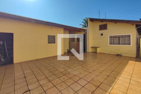 Casa à venda com 300m², 4 quartos e 2 vagas Casa à venda com 300m², 4 quartos e 2 vagasQuintal - Fundos