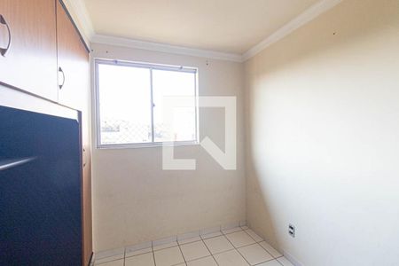 Quarto 1 de apartamento para alugar com 2 quartos, 49m² em Sítio Cercado, Curitiba