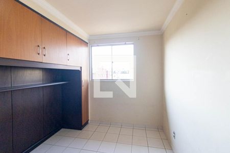 Quarto 1 de apartamento para alugar com 2 quartos, 49m² em Sítio Cercado, Curitiba